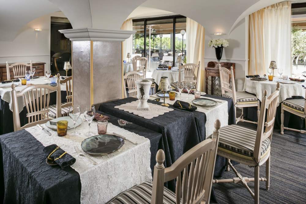 Salle du Restaurant Gastronomique Les Terrasse de Guilles à Lourmarin dans le Luberon