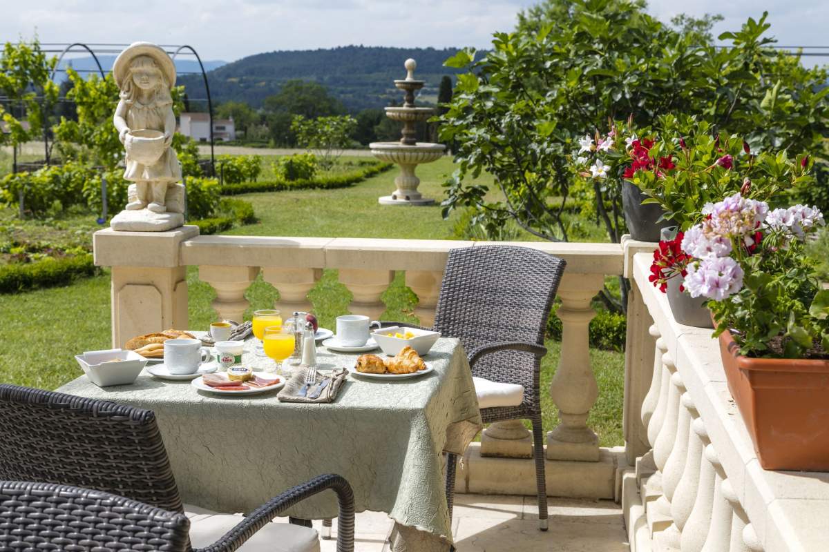 Petit déjeuner au Mas de Guilles, Hôtel de Charme à Lourmarin dans le Luberon