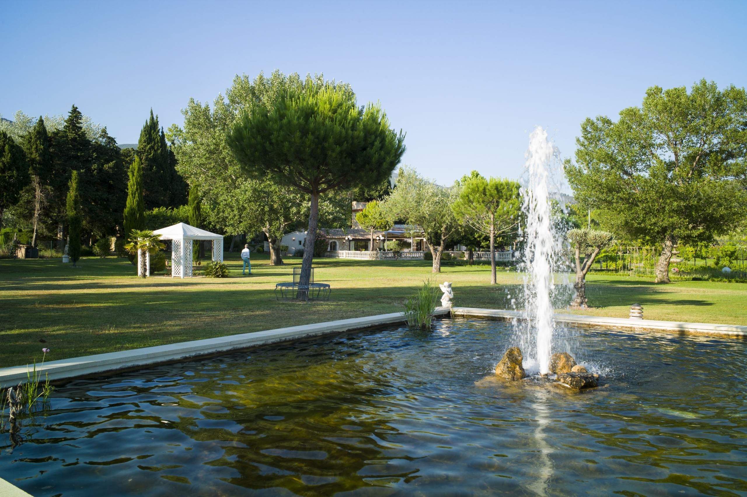 Parc du Mas de Guilles, Hôtel de Charme à Lourmarin dans le Luberon